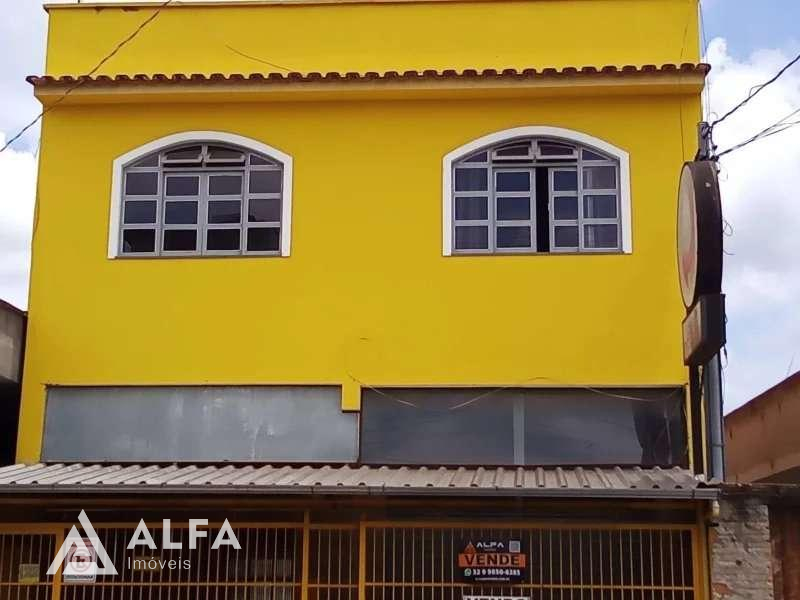 Prédio com dois apartamentos, ponto comercial e terraço com capacidade para expansão de mais dois andares.