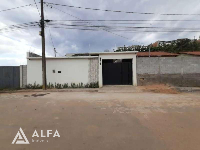 Moderna Casa com 2 Dormitórios, Alarme e Vaga para 2 Carros - Alfa Imóveis