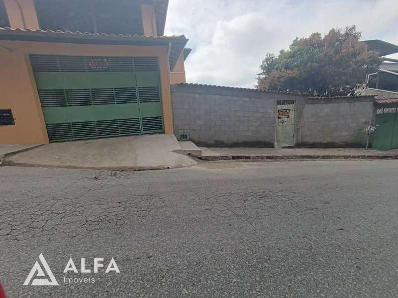 Casa Familiar com 3 Quartos, Suíte e Área de Convívio Ampliada. - Alfa Imóveis