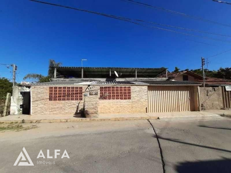Moradia Confortável de 3 Dormitórios com Suíte e Vaga de Garagem - Alfa Imóveis