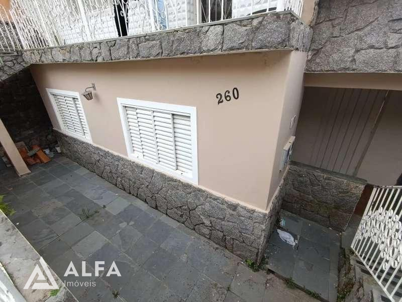 Casa aconchegante com excelente localização no bairro São Sebastião - Alfa Imóveis