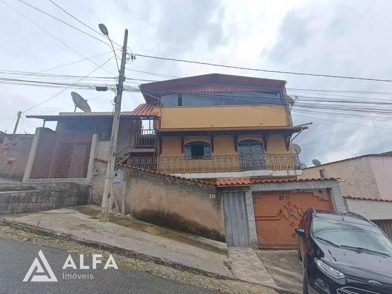 Casa com duas moradias no bairro Santa Efigênia: aproveite as vantagens com conforto e praticidade! - Alfa Imóveis