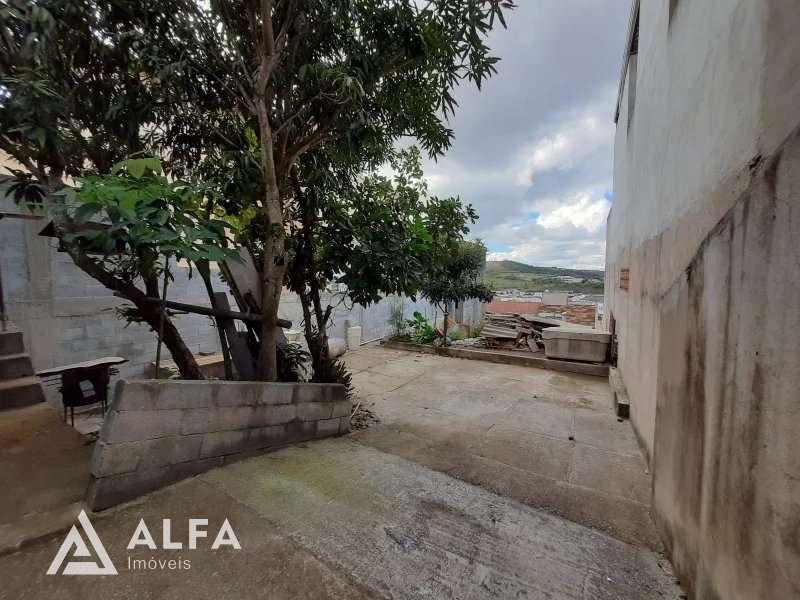 Ótima oportunidade! Lote murado de 160m² com materiais de construção no bairro Caiçaras, Barbacena - Alfa Imóveis